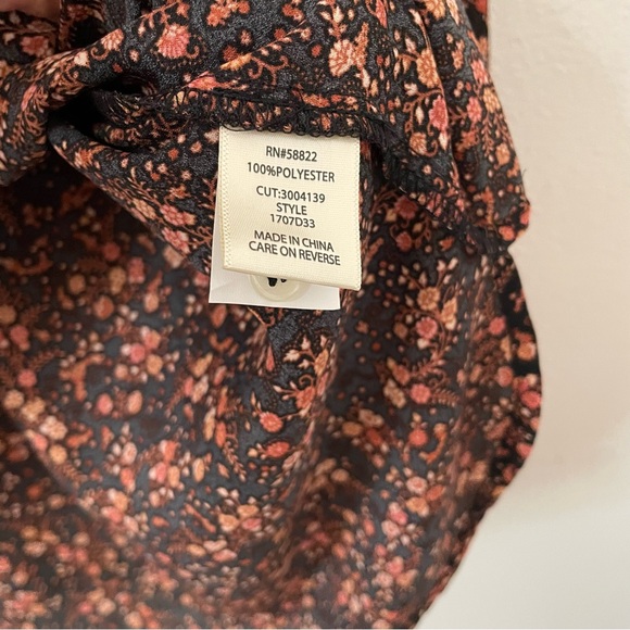 Max Studio NWT Floral Long Sleeve Collar Blouse Size Large Lightweight Button - Picture 6 of 9